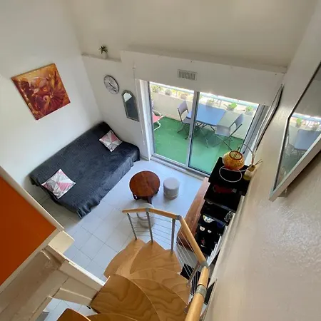 Dernier Etage 300m Plage3 아파트 세테